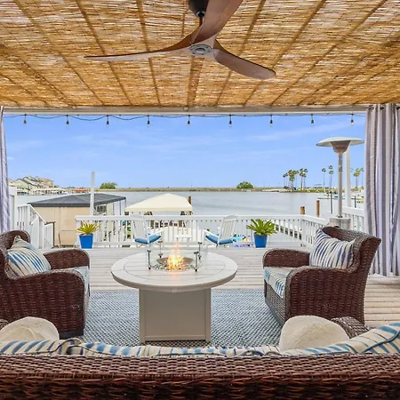 Marlin Cove - Pet Friendly Waterfront Retreat Villa